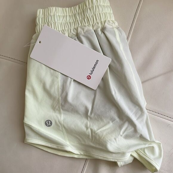 Lululemon Hotty Hot High-Rise Short 2.5” SIZE 4 ELIXIR PALE YELLOW RARE 2.5" NWT - Picture 2 of 7